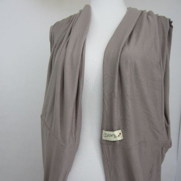 Cambodian Cover in Taupe, Multipurpose Wrap Poncho - Picture 2 of 8